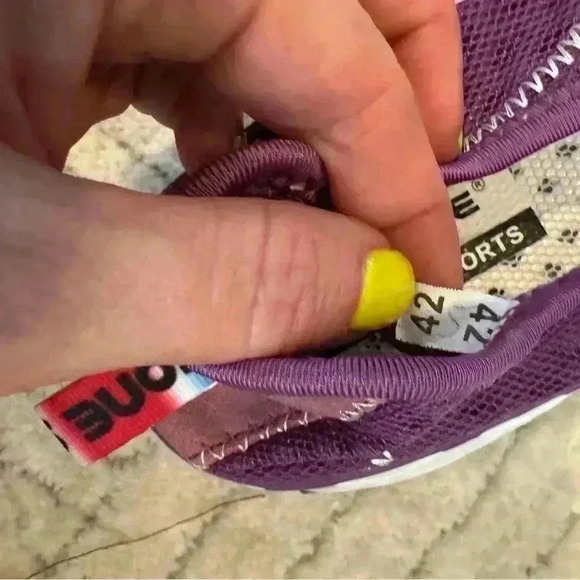 SOCONE WOMENS WATER SHOES Purple  SLIP ON SIZE 42 Euro. Size 10 - Picture 4 of 5